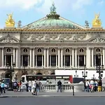 Superb 1 Elegant Room In The Heart Of Paris\' 8Th District