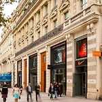 Superb 1 Elegant Room In The Heart Of Paris\' 8Th District