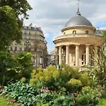 Superb 1 Elegant Room In The Heart Of Paris\' 8Th District