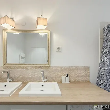 Superb 1 Elegant In The Heart Of Paris' 8th District