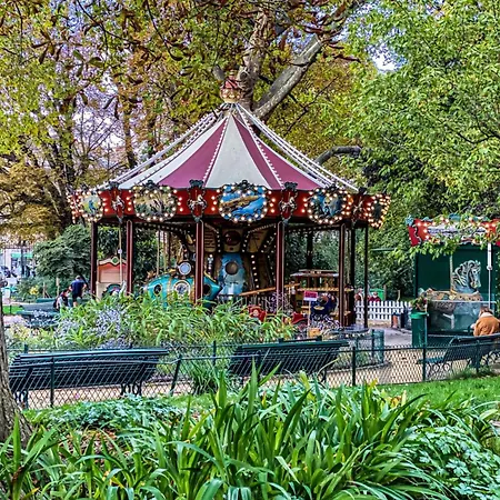 Superb 1 Elegant In The Heart Of Paris' 8th District Holiday home