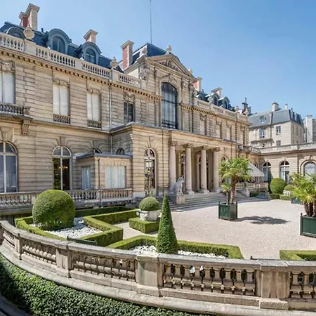 Superb 1 Elegant In The Heart Of Paris' 8th District